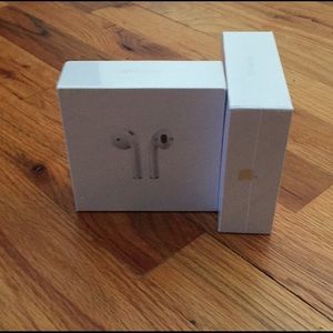 Apple airpods 1st generation with charging case